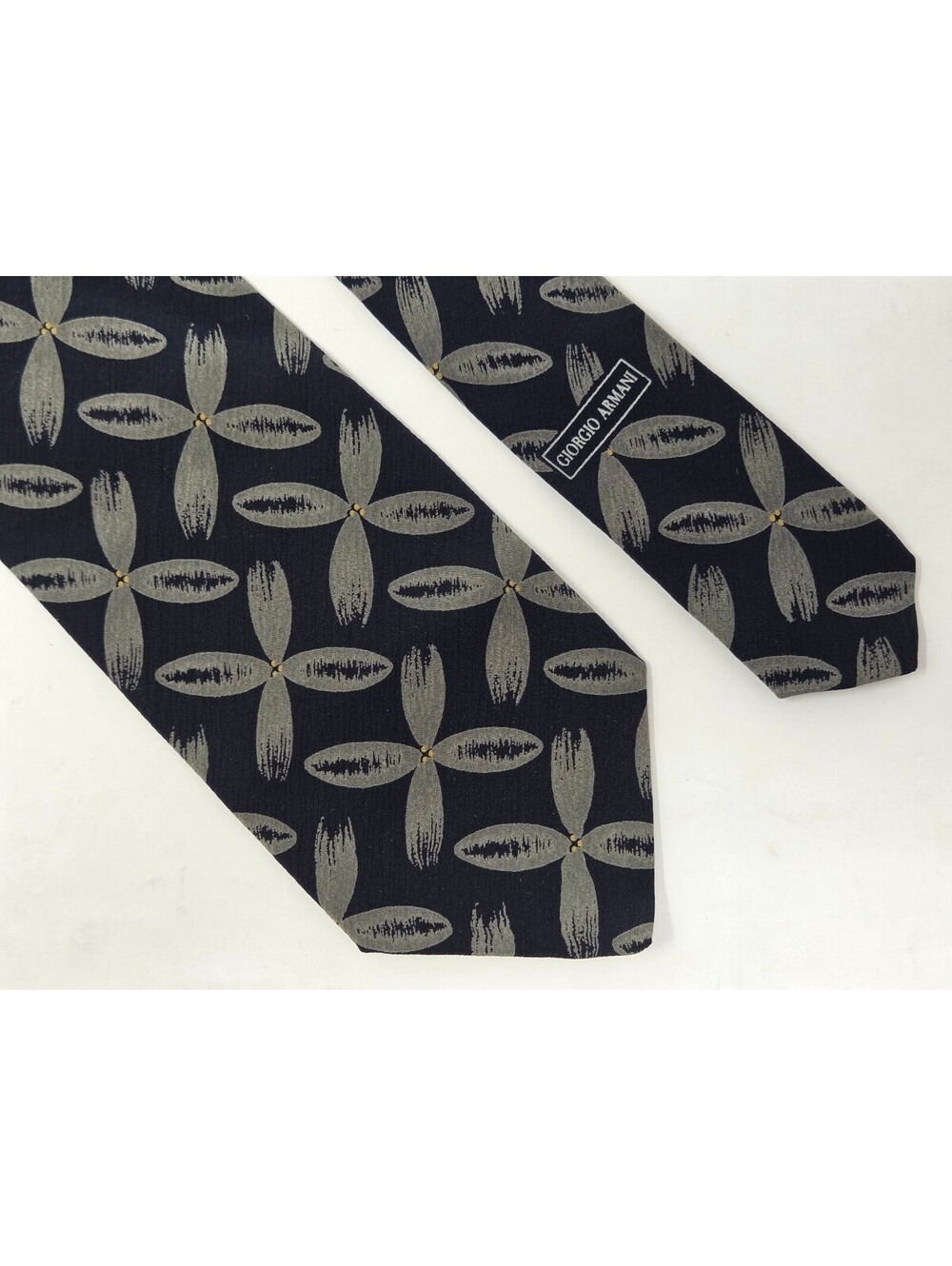 Giorgio Armani Silk Tie Black Tan Floral 3.5" x 57" Vintage